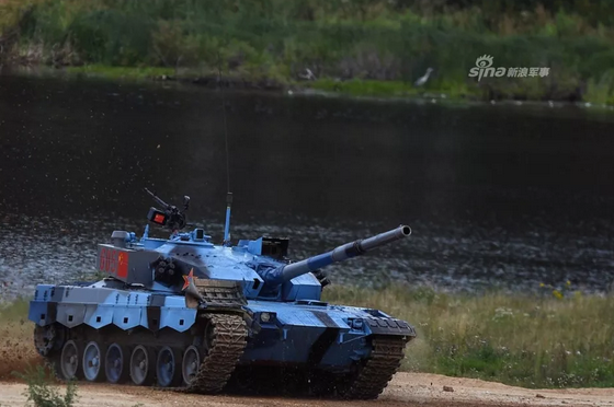 “坦克兩項”半決賽中國小組奪魁，“海上登陸”接力賽暫居第一